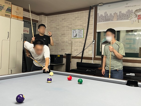 포켓볼 하는 모습 2.JPG
