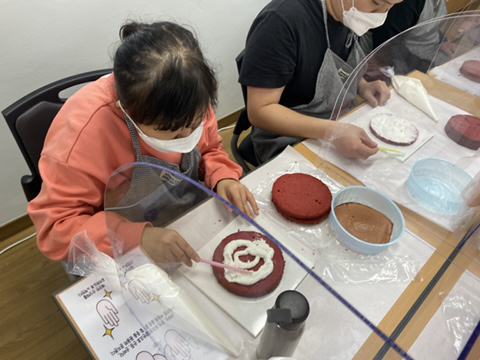 [늘푸른동산] 크리스마스 레드벨벳 케이크 만들기 진행