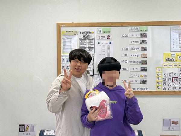 [늘푸른동산] 이용인 특별활동지원 '해피트리 나무 완성하기'