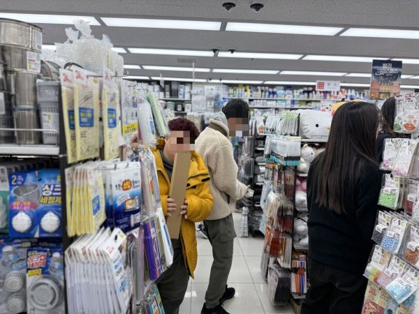 [늘푸른동산] 12월 지역사회 자치활동 ' 다이소 이용, 크리스마스 트리 꾸미기'