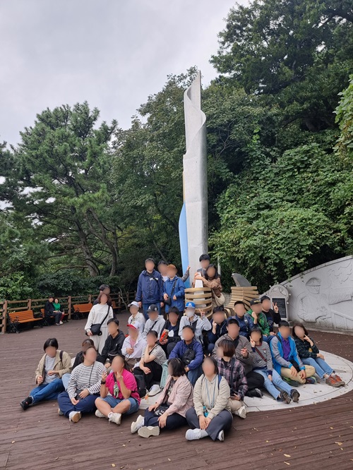 단체사진2 - 수정.jpg